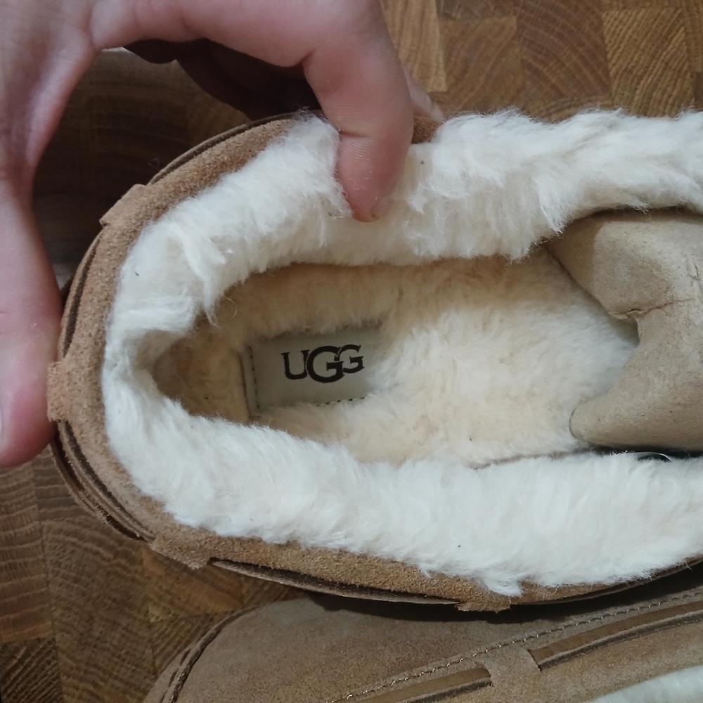 🆕️ UGG Slippers - Picture 4 of 9